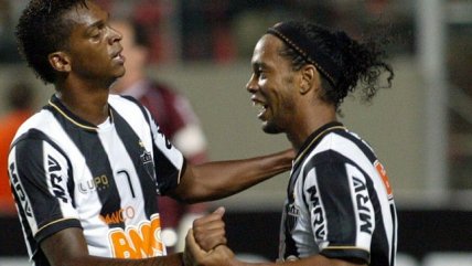 La polémica jugada de Ronaldinho aún es motivo de análisis en Brasil