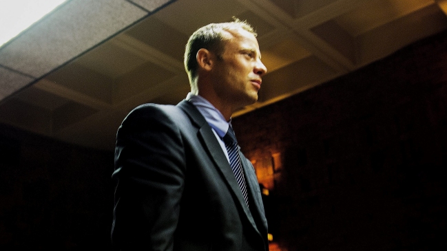 Policía sudafricana encontró bate con sangre en casa de Pistorius, según diario