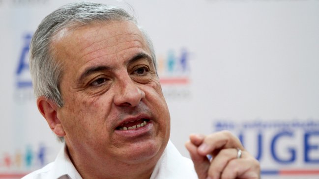 Ministro Mañalich anunció vacunación para afectados por incendio en Valparaíso