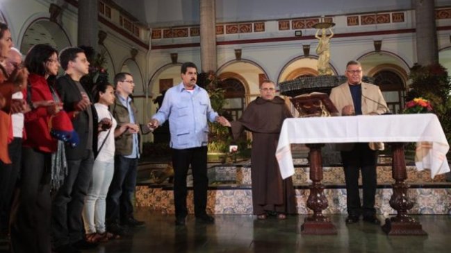 Gobierno venezolano regaló una casa a la seguidora cuatro millones de Chávez en Twitter