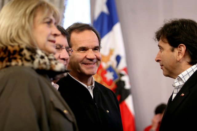 Volvió Golborne y Allamand ofreció debates 