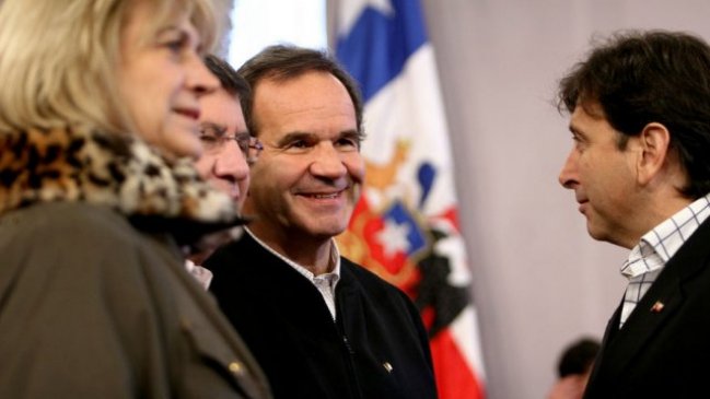 Volvió Golborne y Allamand ofreció debates 