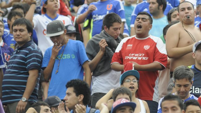 Fumadores en el Estadio Nacional deberán irse al sector de las barras