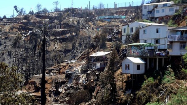 Catastro final cifró en 284 las casas destruidas por incendio en Valparaíso