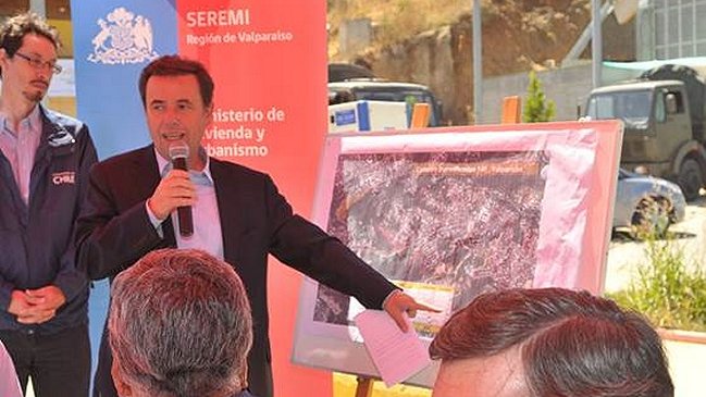 Gobierno iniciará en 60 días obras de viviendas para damnificados de Valparaíso