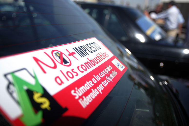 Taxistas anunciaron movilizaciones por alzas de bencinas