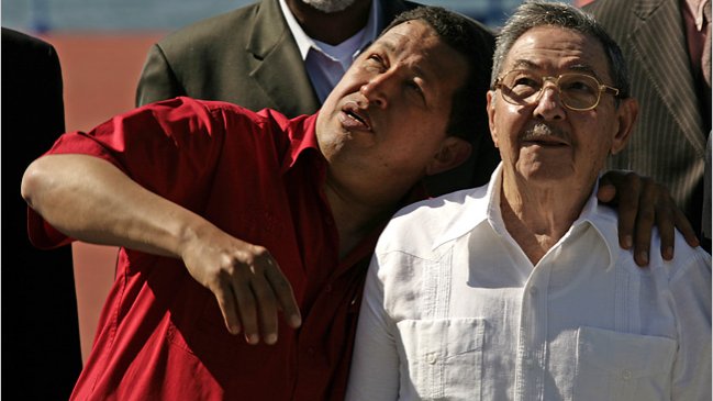 Chávez felicitó a Raúl Castro tras su reelección en Cuba