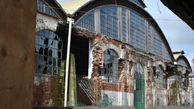 Locatarios del ex mercado central de Talca piden locales definitivos