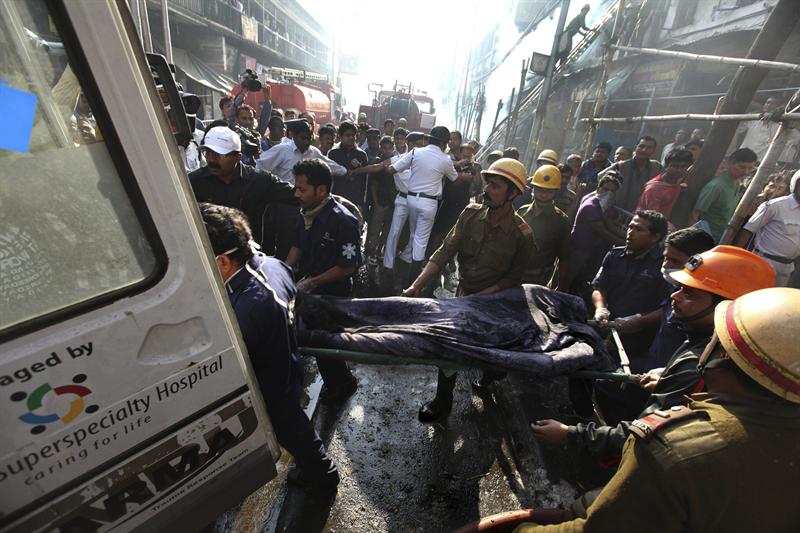 Al menos 19 personas murieron en un incendio en Calcuta