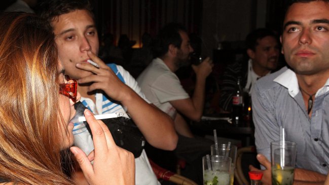 Entre pifias partió fiscalización tras entrada en vigencia de ley Antitabaco