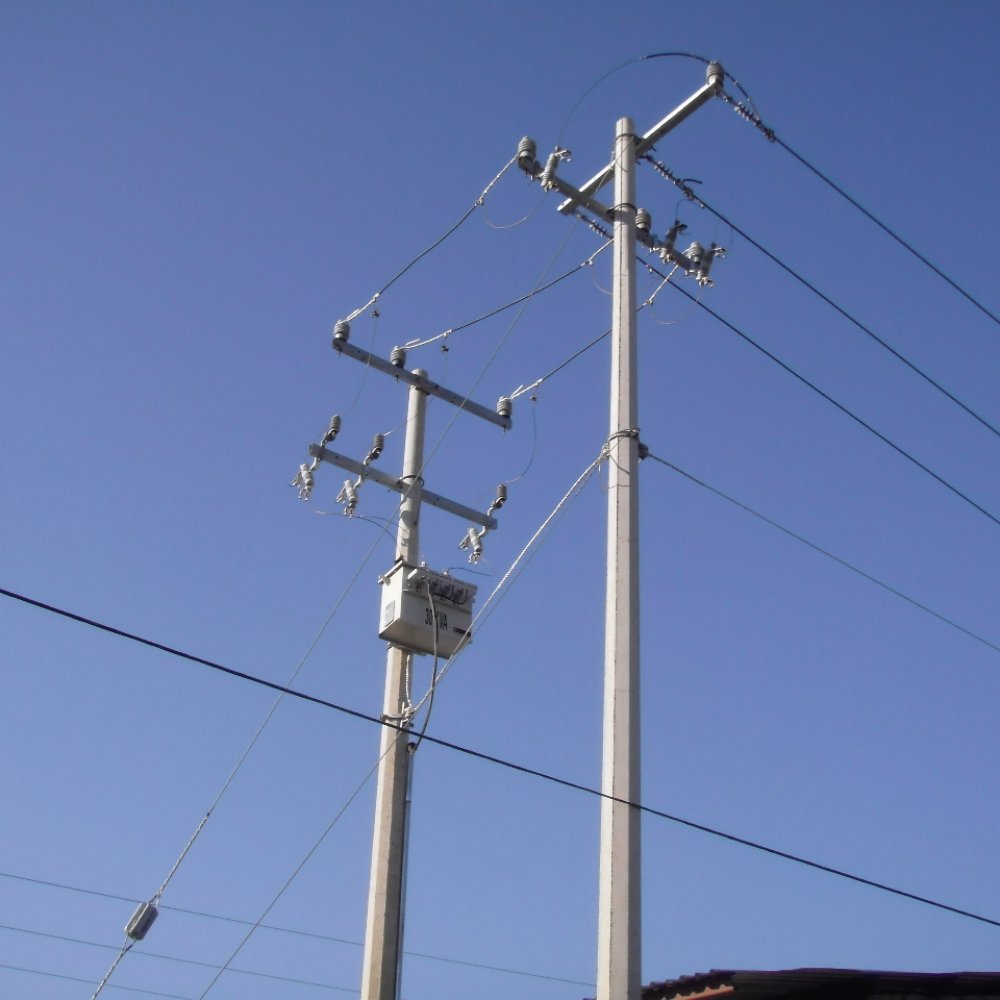 Corte de luz por explosión de transformador eléctrico en Las Condes