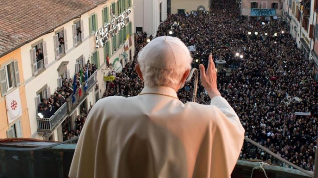 Benedicto XVI entregó el anillo del Pescador para que sea anulado