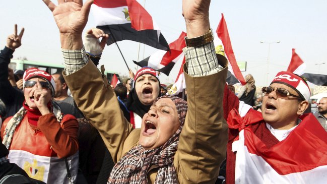 Manifestantes incendiaron antigua sede policial del este de Egipto