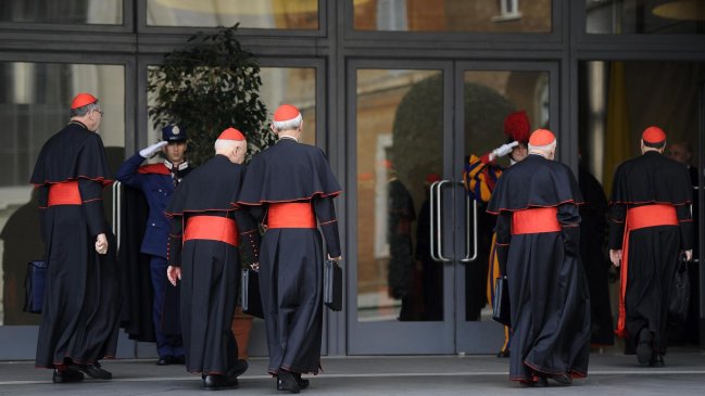 Cardenales vuelven a reunirse en el Vaticano en medio de una 