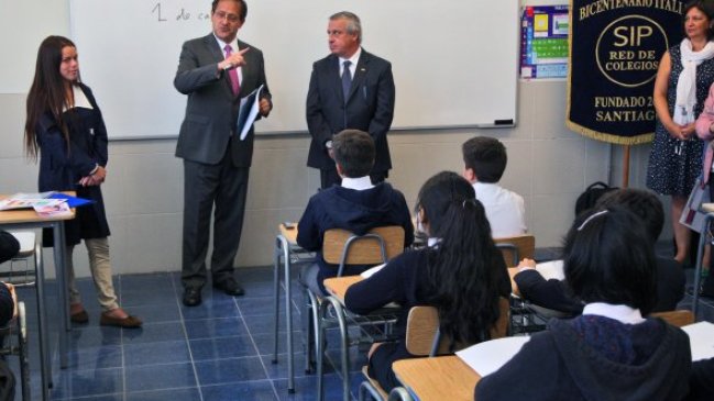 Ministros de Salud y Educación dieron clases sobre efectos de tabaquismo