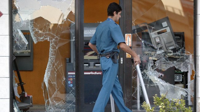 Delincuentes robaron cajero automático en 150 segundos