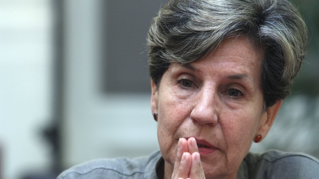 Senadora Isabel Allende viajará al funeral de Hugo Chávez