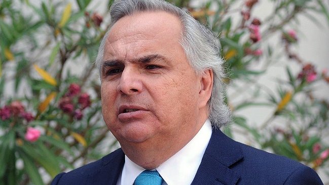 Chadwick: No estamos preocupados de si la señora Bachelet es candidata