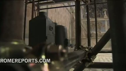   El escudo de Benedicto XVI retirado de la parcela de los Jardines Vaticanos 