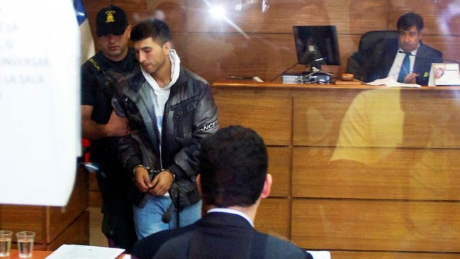 Damnificados del incendio en Valparaíso se querellaron contra empresa RVC