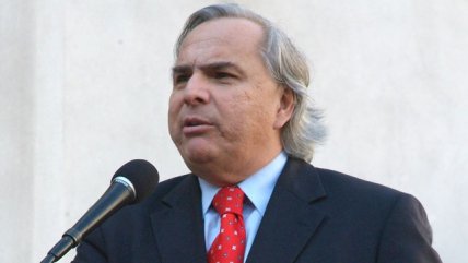 Chadwick en funeral de Chávez: Un histórico de la UDI sabe hacer la diferencia