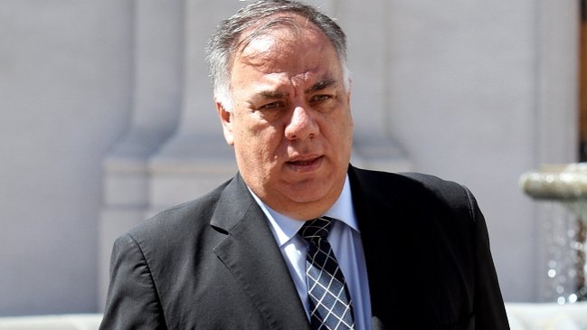 Andrade desafió a la derecha a 