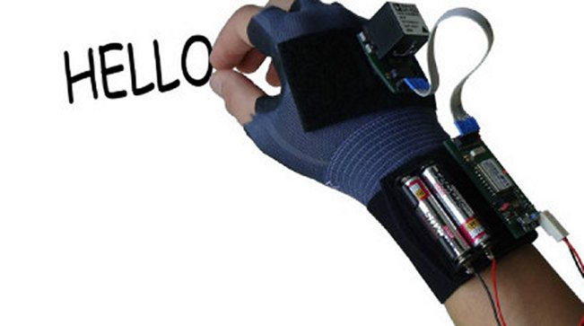 Investigadores crearon guante que permite escribir correos electrónicos en el aire