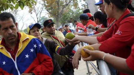Cooperativa en Venezuela: Las inscripciones de candidatos y el duelo por Chávez