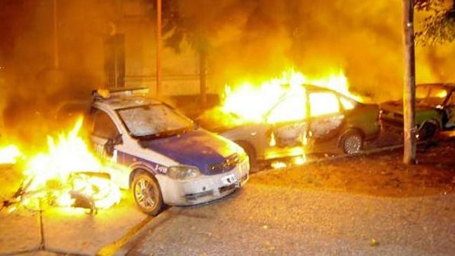 Turba atacó comisaría en Argentina tras crimen de una joven