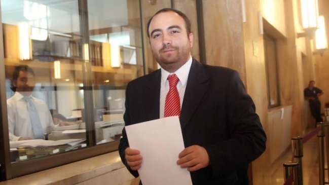 Parlamentarios se querellaron por 