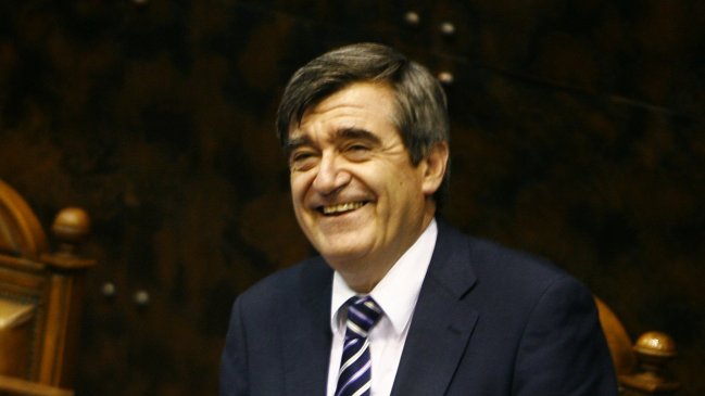 Camilo Escalona: Este es un bono Bachelet 2013