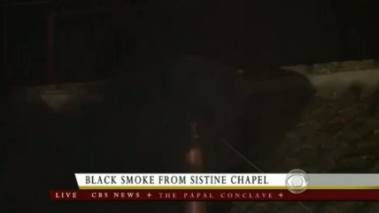   La primera votación del cónclave arrojó humo negro 