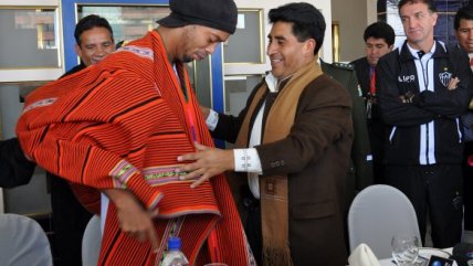   El homenaje que recibió Ronaldinho Gaúcho en Bolivia 