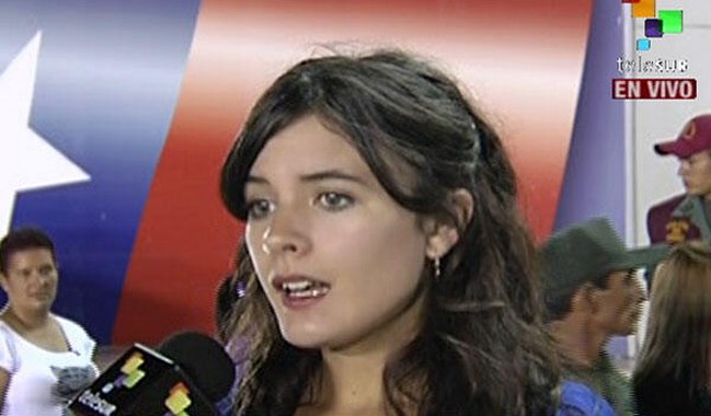 Camila Vallejo: Hugo Chávez es un prócer de Latinoamérica