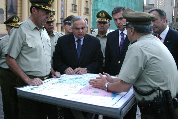 Chadwick: Delitos violentos en el casco histórico de Santiago cayeron 17 por ciento