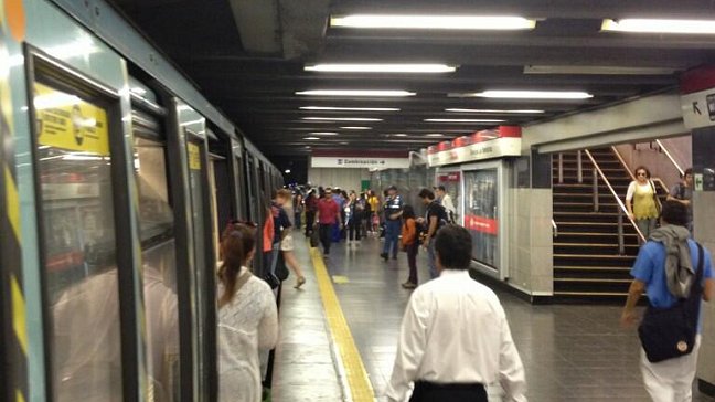 Metro: Persona se precipitó a las vías en estación Manquehue