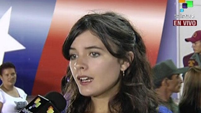 Camila Vallejo: Hugo Chávez es un prócer de Latinoamérica