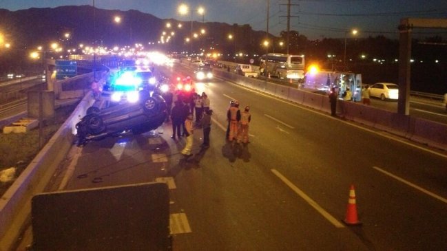 Volcamiento causa gran congestión en Costanera Norte