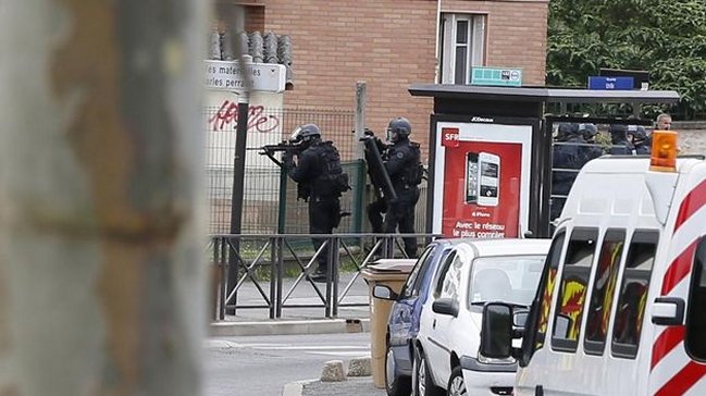 Hombre armado tomó cinco rehenes en un colegio ruso