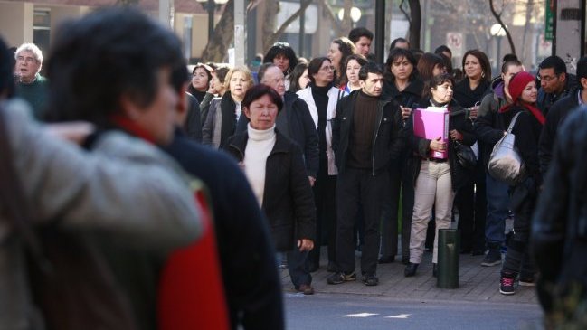 Encuesta: Santiaguinos le ponen un 4,7 a sus alcaldes