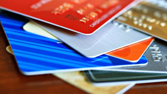 Argentinos pagarán 20 por ciento de impuesto por usar tarjetas en el exterior