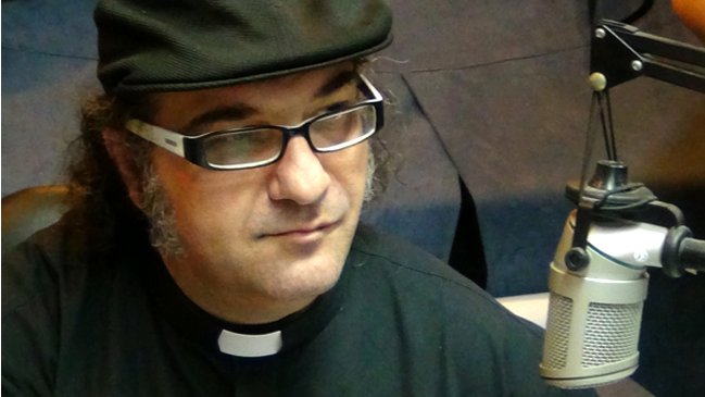 El sacerdote rockero argentino que 