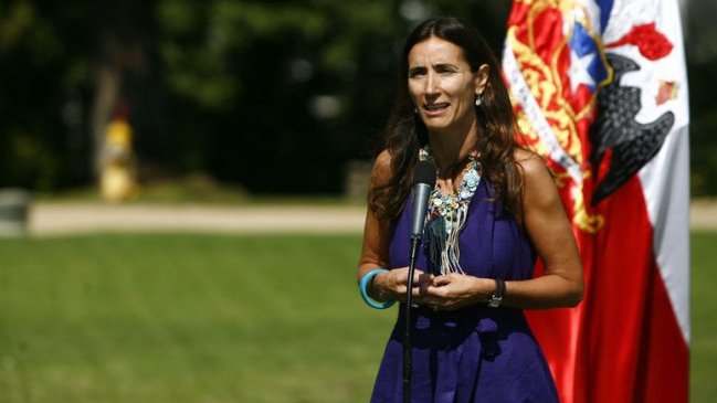 Ministra del Sernam visitó a familia de víctima de femicidio