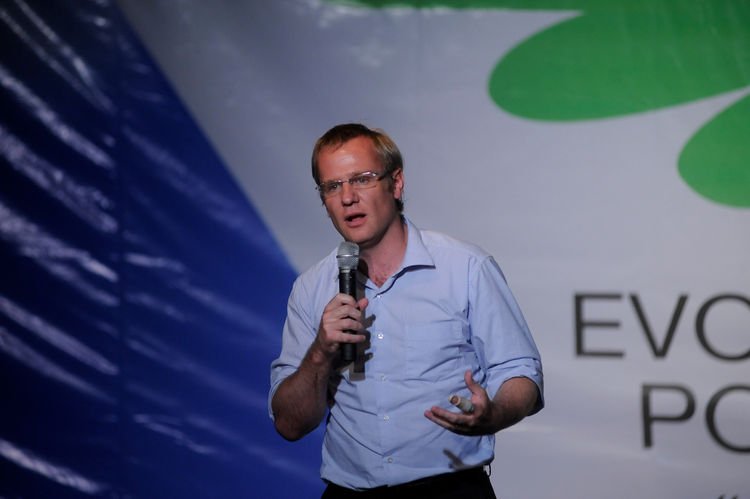 Felipe Kast presentó solicitud formal a RN para competir por Santiago Centro