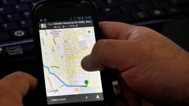 Uso de móviles impulsó alza de conexiones a internet en el último año