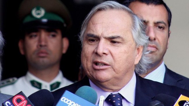 Ministro Chadwick rechazó acusación contra Beyer: 