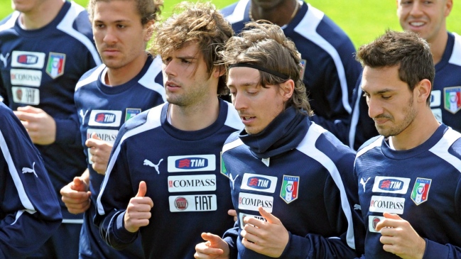 Un rayo le dio un susto a los seleccionados italianos en pleno vuelo