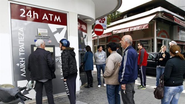 Gobierno y bancos chipriotas urgen aprobar 