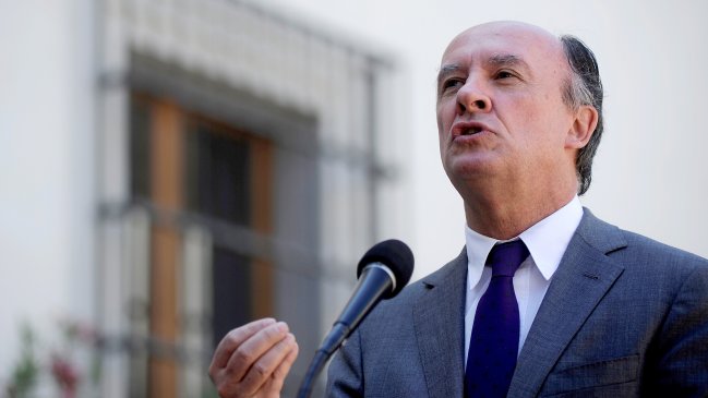 Dirigentes sociales entregaron firmas en apoyo a Hidroaysén