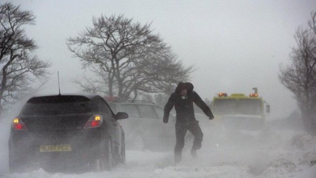 El frío deja dos muertos y miles de hogares sin electricidad en el Reino Unido